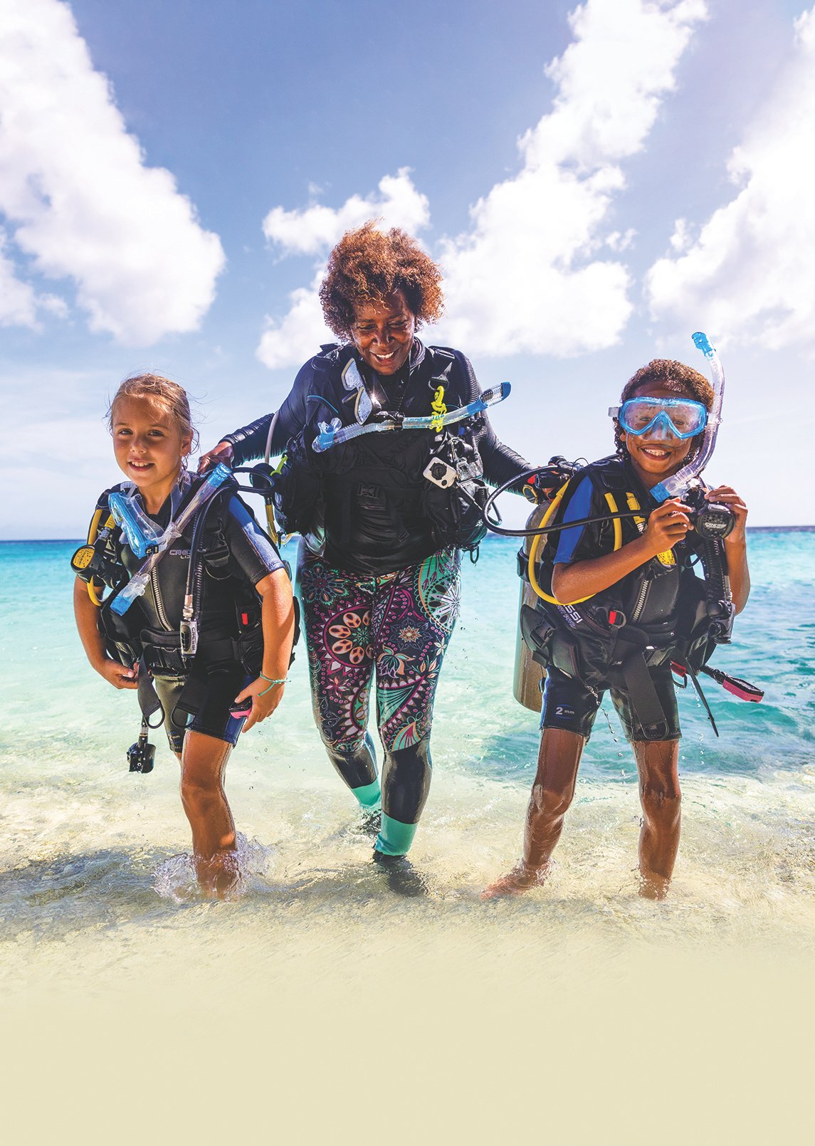DYVUM Bubblemaker young diver experiencing scuba underwater in the pool