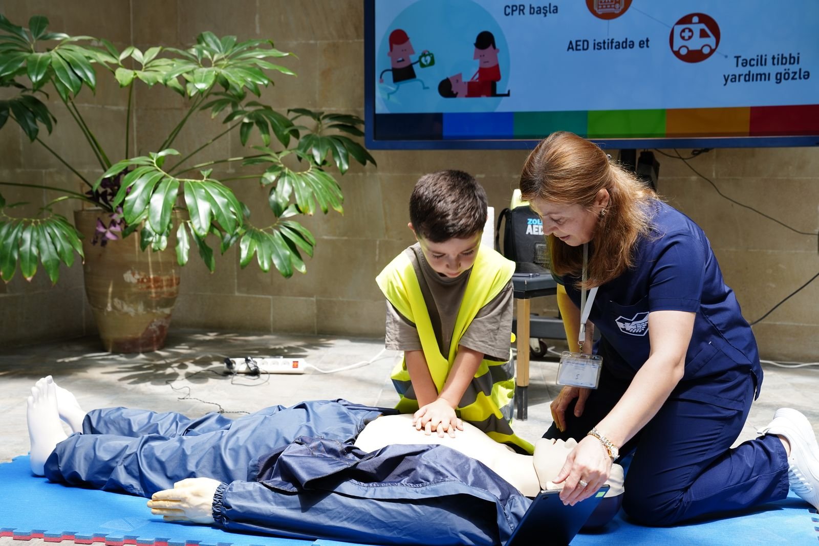 Child practising CPR with AED guidance during an EFR Care for Children course