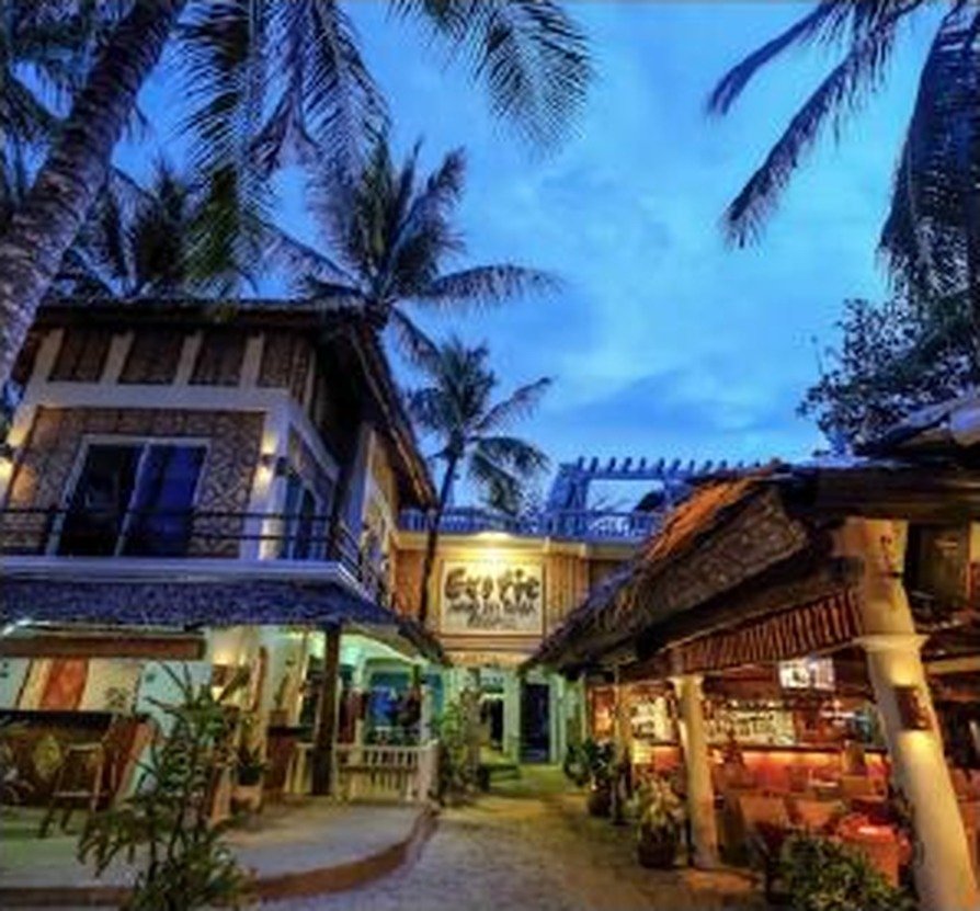 Beachfront at dusk, Malapascua